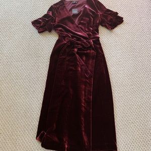 Club Monaco burgundy velvet dress size 4 NWT
